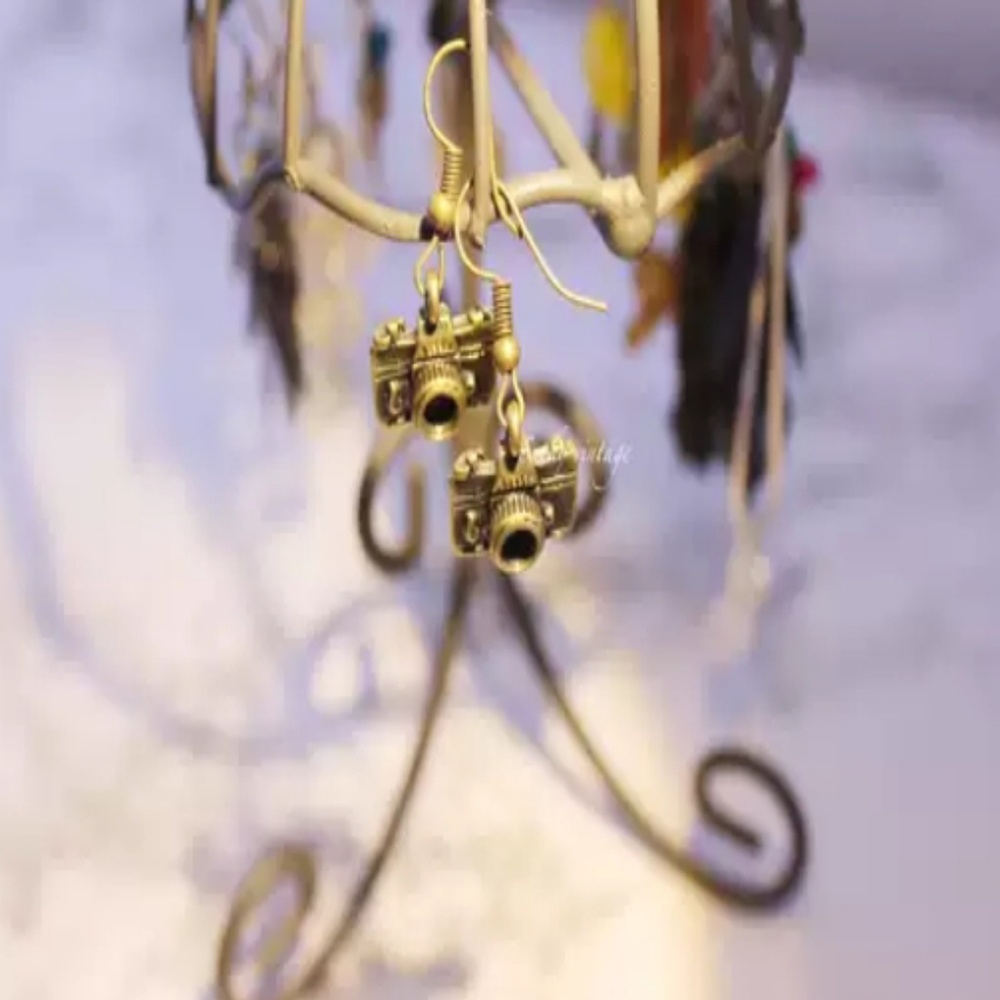 ❤️ 5/$25 ❤️ Fun-Camera Design Earrings